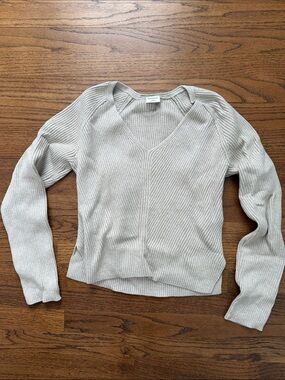 Abercrombie & Fitch Light Gray Ribbed V-Neck Sweater